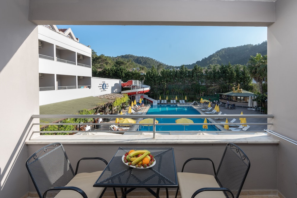 Grand Viking Hotel - All Inclusive — Swimming pool in Kemer