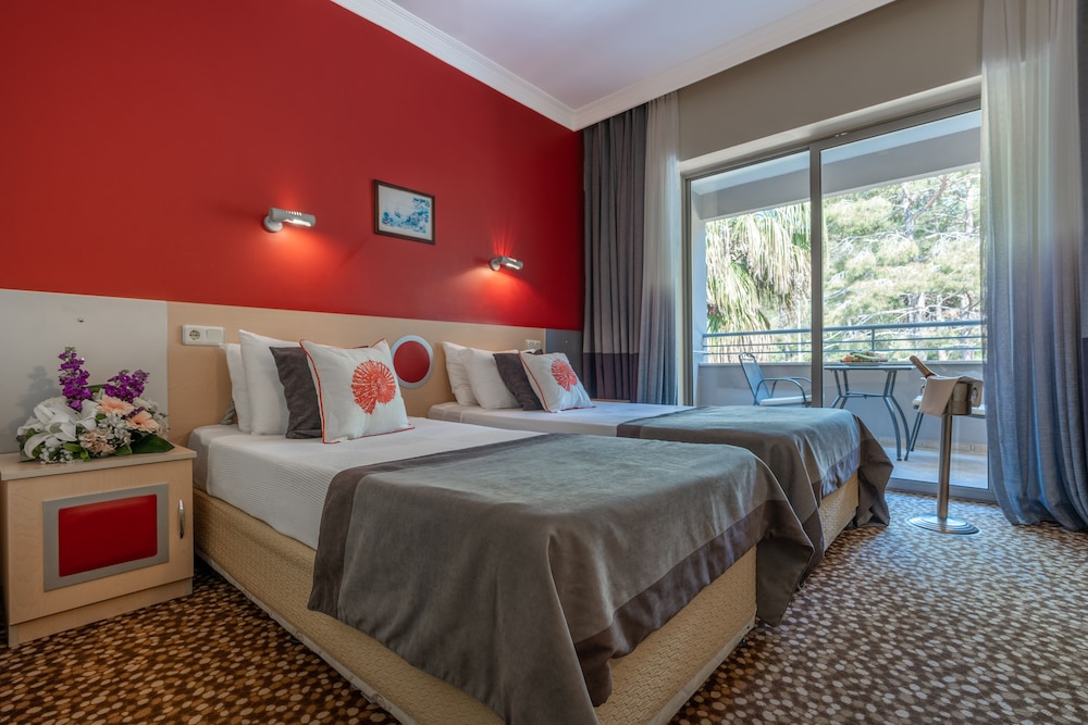 Grand Viking Hotel - All Inclusive — Hotel rooms in Kemer