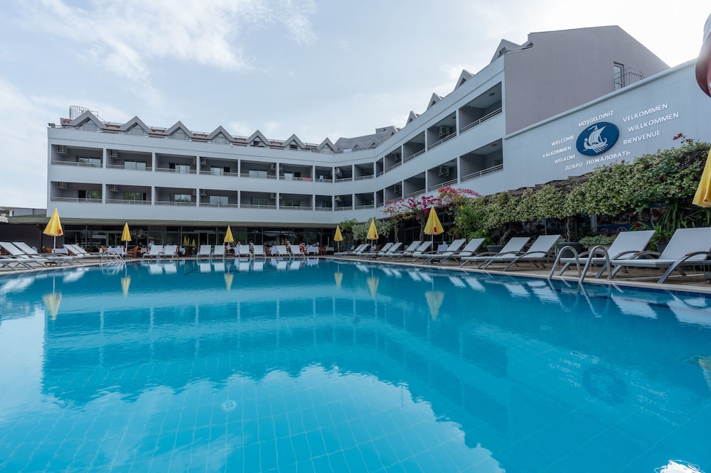 Grand Viking Hotel - All Inclusive — Swimming pool in Kemer