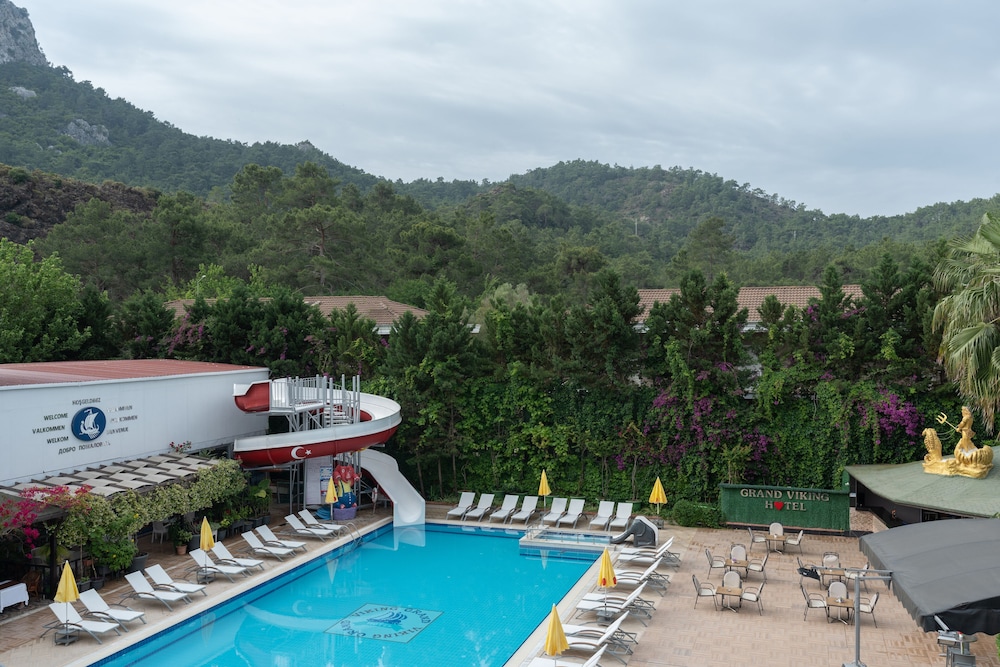 Grand Viking Hotel - All Inclusive — Swimming pool in Kemer