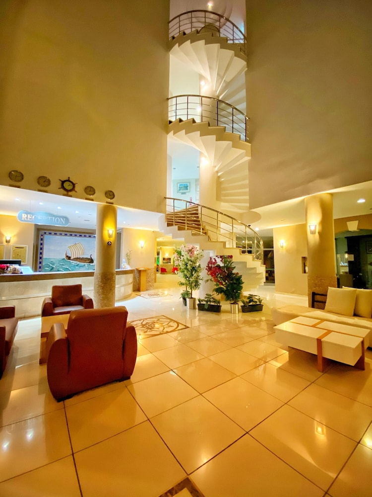 Grand Viking Hotel - All Inclusive — Hotel building in Kemer