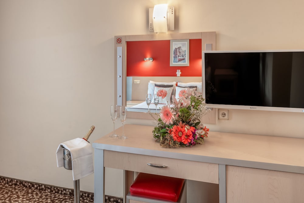 Grand Viking Hotel - All Inclusive — Hotel rooms in Kemer