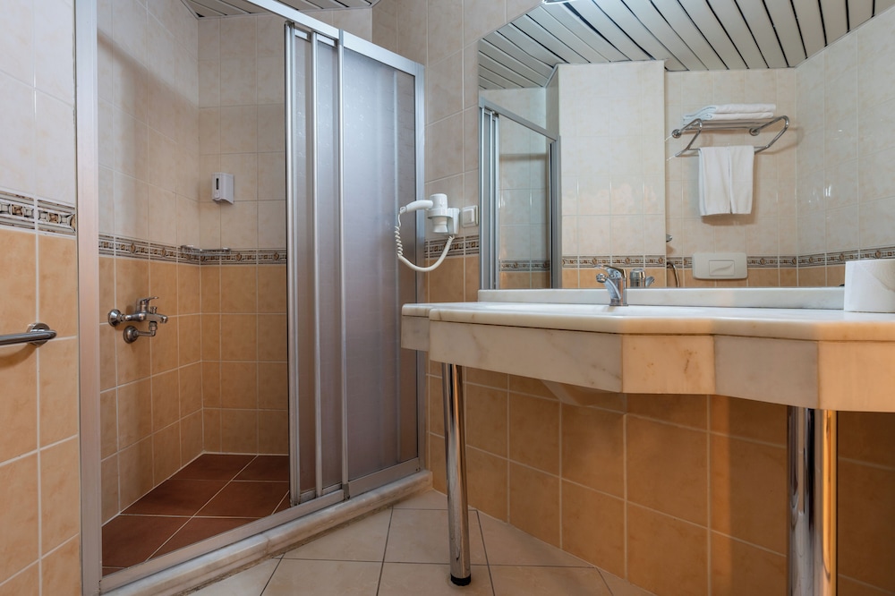 Grand Viking Hotel - All Inclusive — Hotel rooms in Kemer