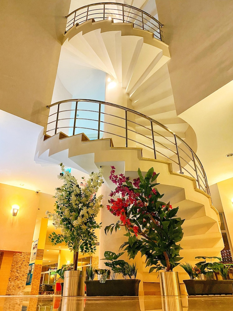 Grand Viking Hotel - All Inclusive — Hotel building in Kemer