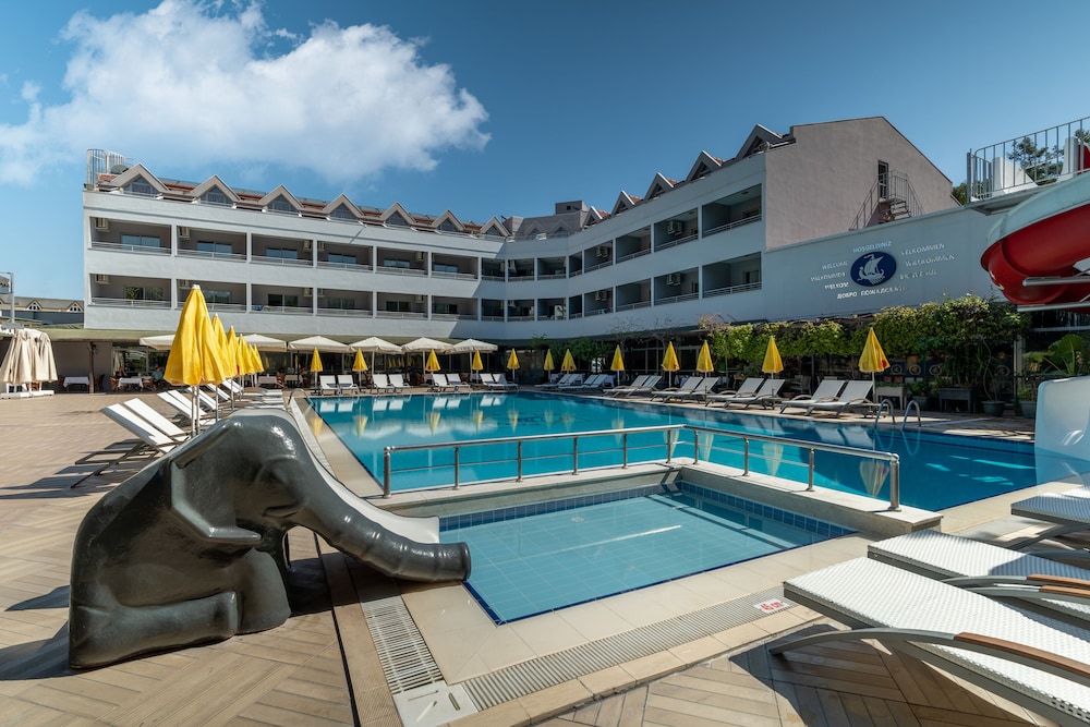 Grand Viking Hotel - All Inclusive — Swimming pool in Kemer