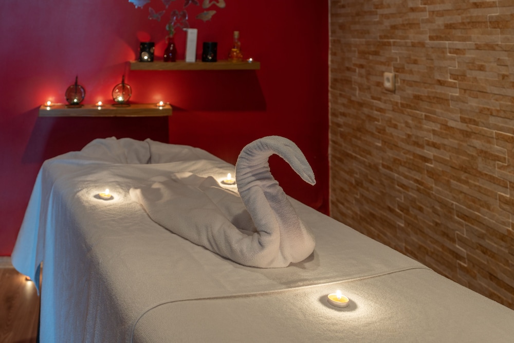 Grand Viking Hotel - All Inclusive — Hotel rooms in Kemer