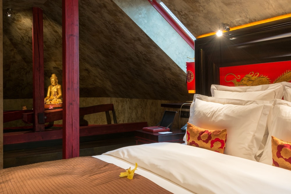 Buddha-Bar Hotel Prague — Hotel rooms in Prague, Prague