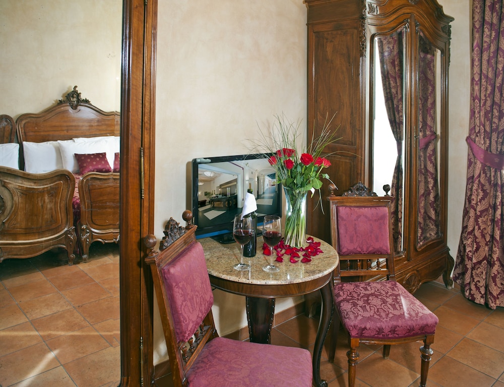 Hotel Caesar Prague — Hotel rooms in Prague, Prague