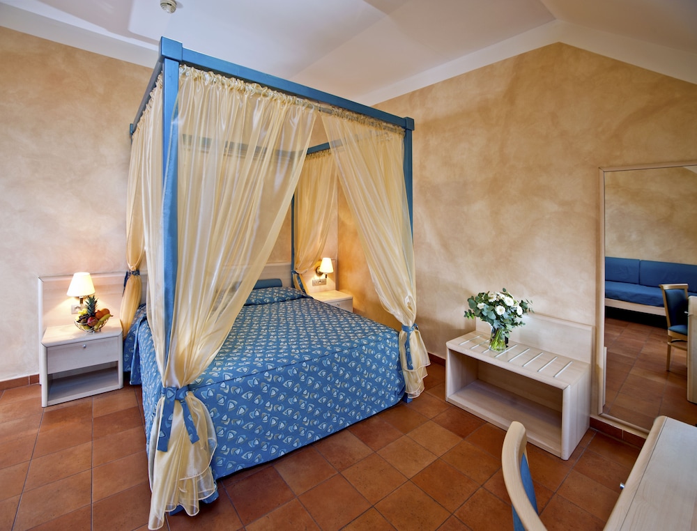 Hotel Caesar Prague — Hotel rooms in Prague, Prague
