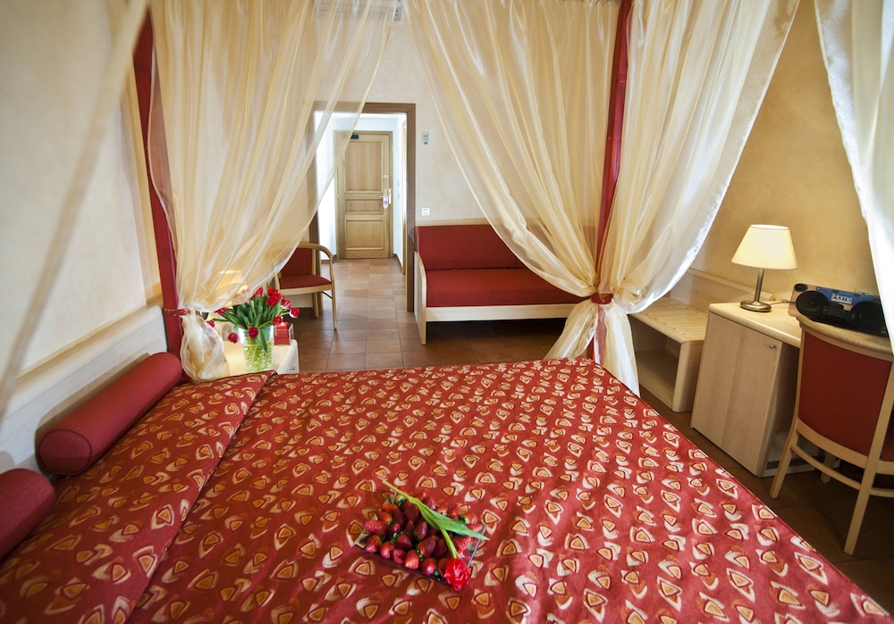 Hotel Caesar Prague — Hotel rooms in Prague, Prague
