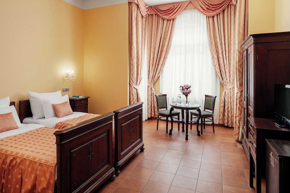 Hotel Caesar Prague — Hotel rooms in Prague, Prague