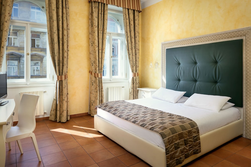Hotel Caesar Prague — Hotel rooms in Prague, Prague