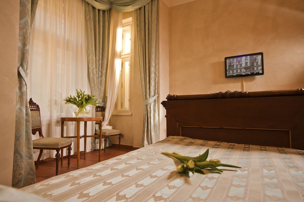 Hotel Caesar Prague — Hotel rooms in Prague, Prague