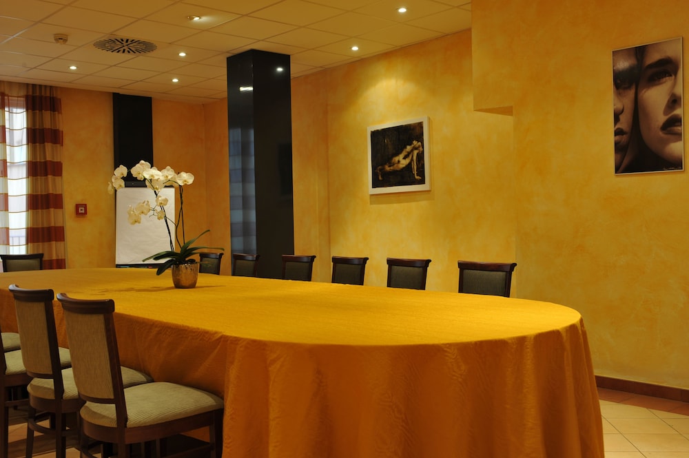 Hotel Caesar Prague — Restaurant & bars in Prague, Prague