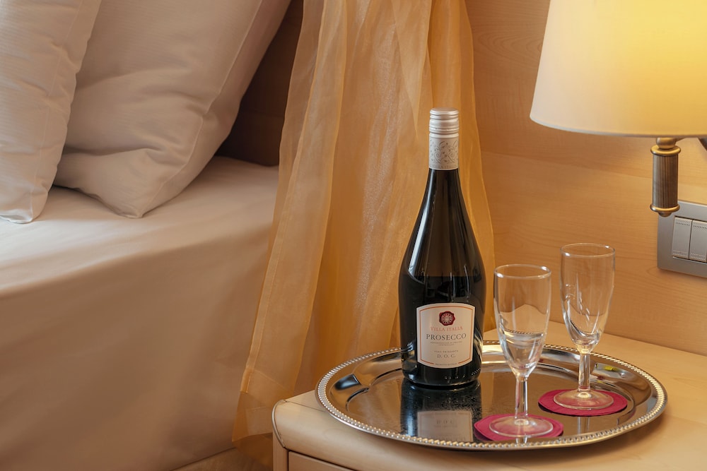 Hotel Caesar Prague — Hotel rooms in Prague, Prague