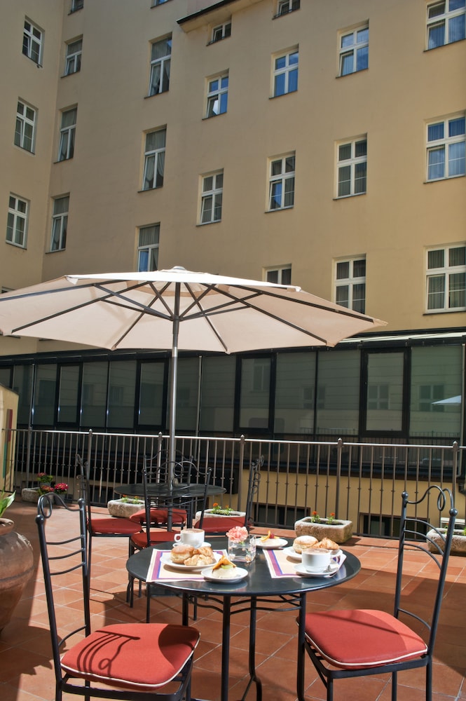 Hotel Caesar Prague — Hotel building in Prague, Prague
