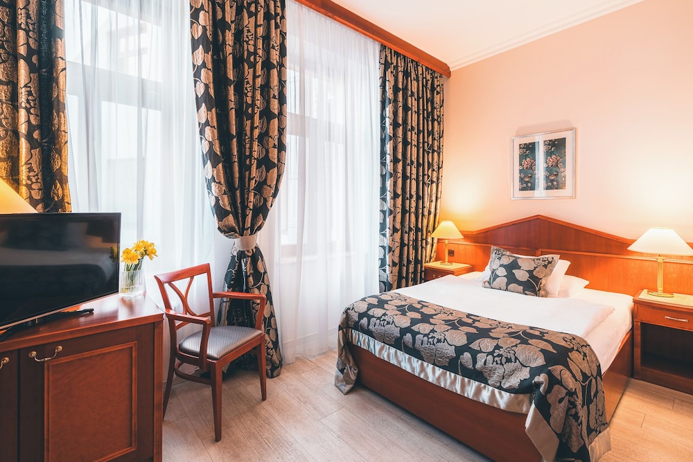 Hotel Carlton — Hotel rooms in Prague, Prague