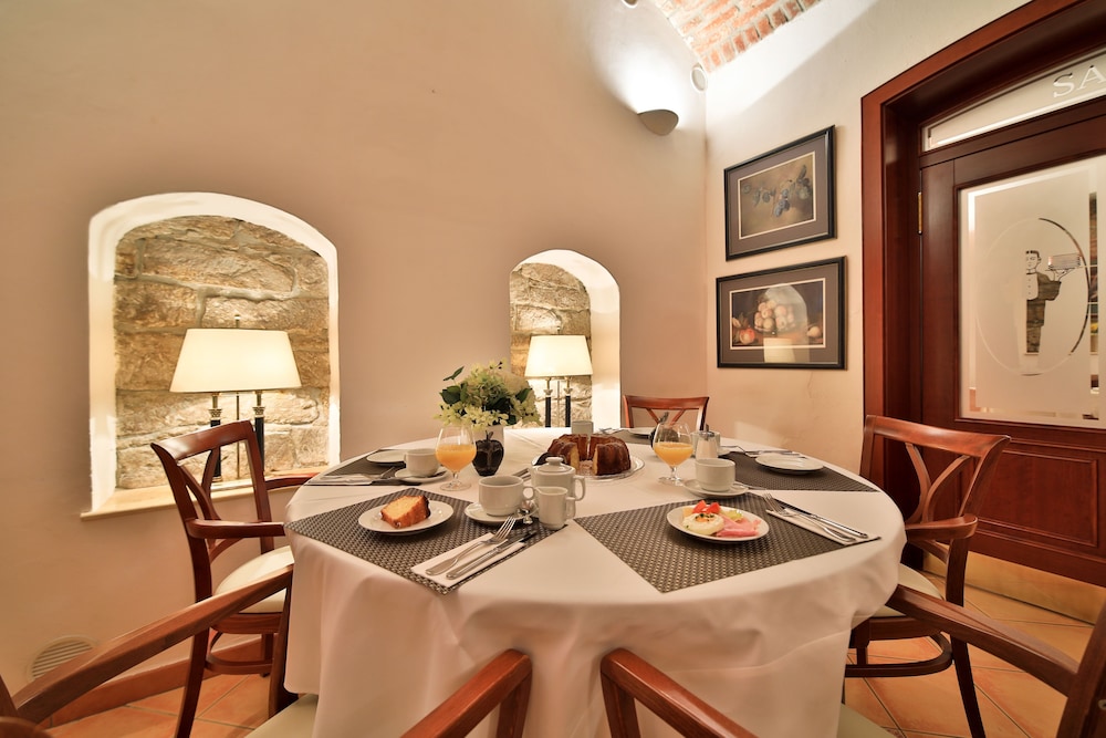 Hotel Carlton — Restaurant & bars in Prague, Prague