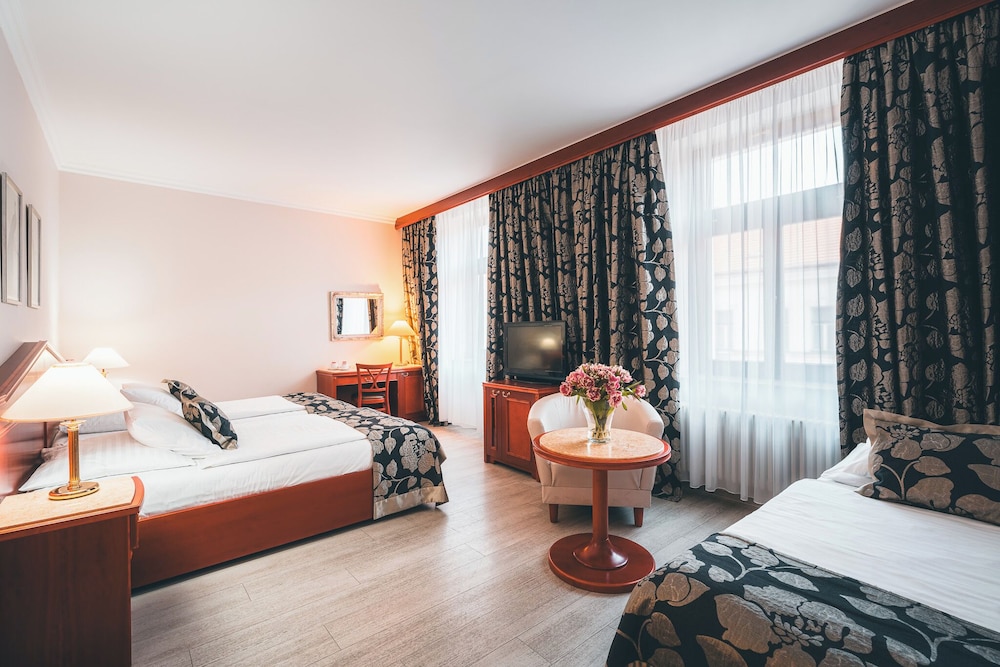 Hotel Carlton — Hotel rooms in Prague, Prague
