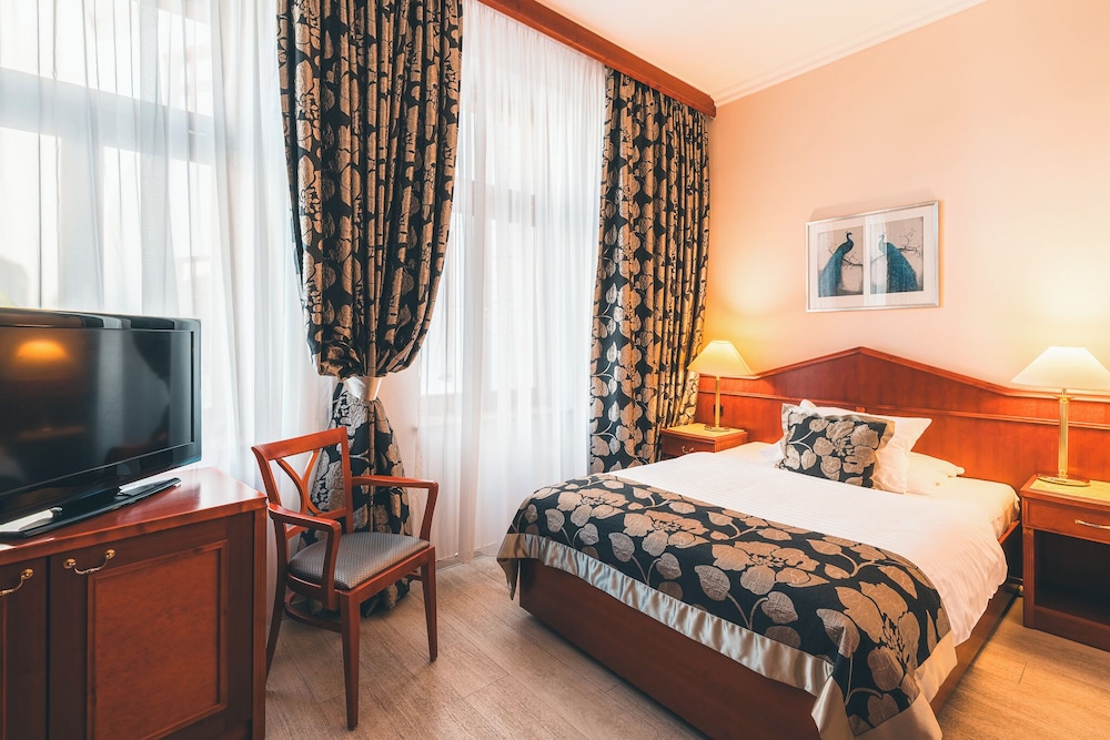 Hotel Carlton — Hotel rooms in Prague, Prague