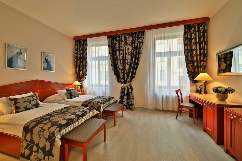 Hotel Carlton — Hotel rooms in Prague, Prague