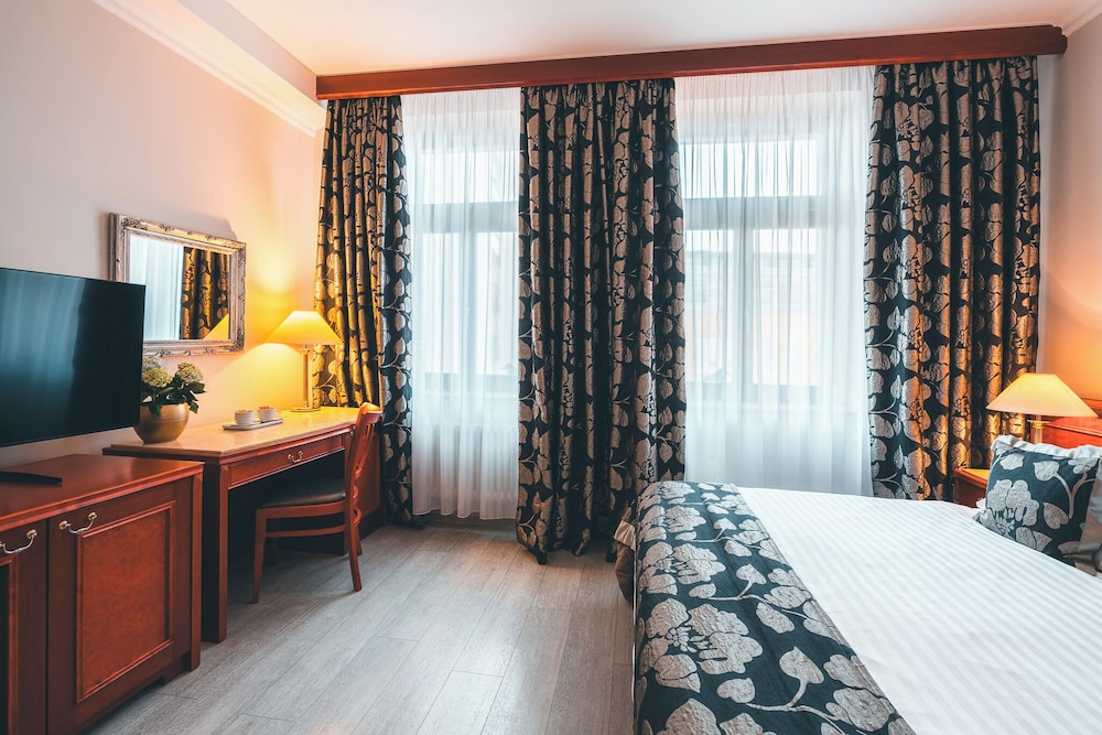 Hotel Carlton — Hotel rooms in Prague, Prague