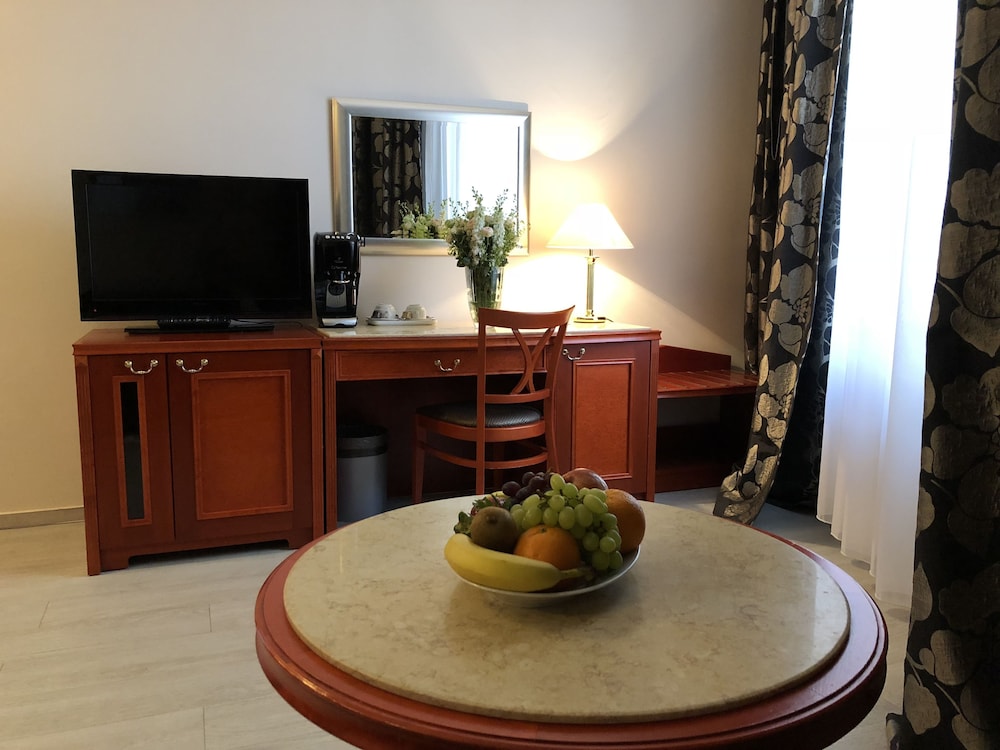 Hotel Carlton — Hotel rooms in Prague, Prague