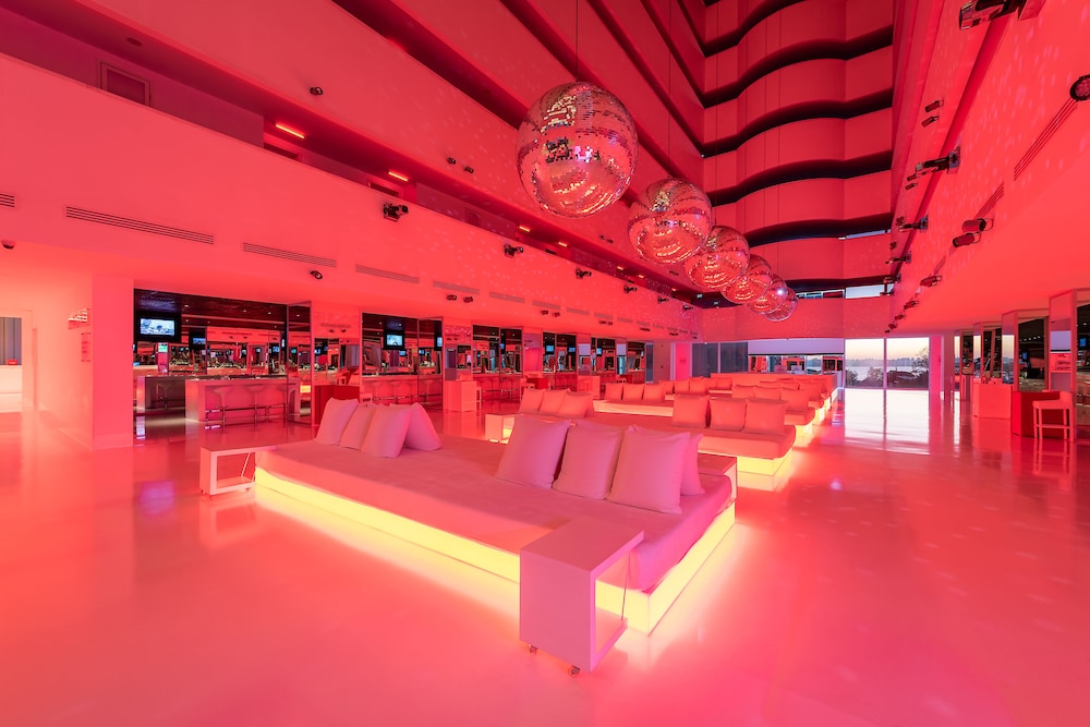 Hotel SU & Aqualand — Restaurant & bars in Antalya
