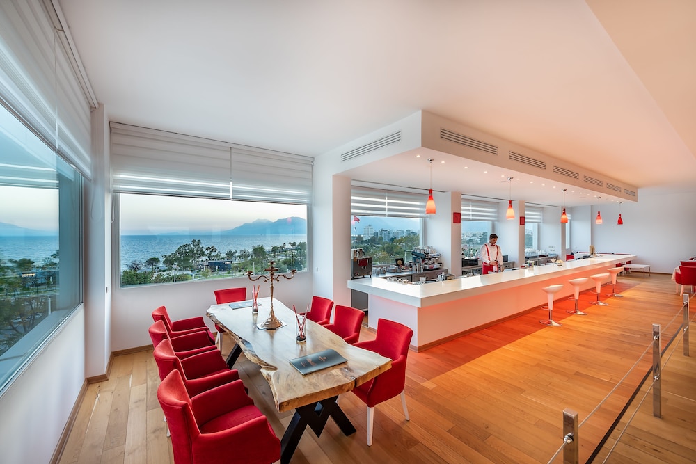 Hotel SU & Aqualand — Restaurant & bars in Antalya