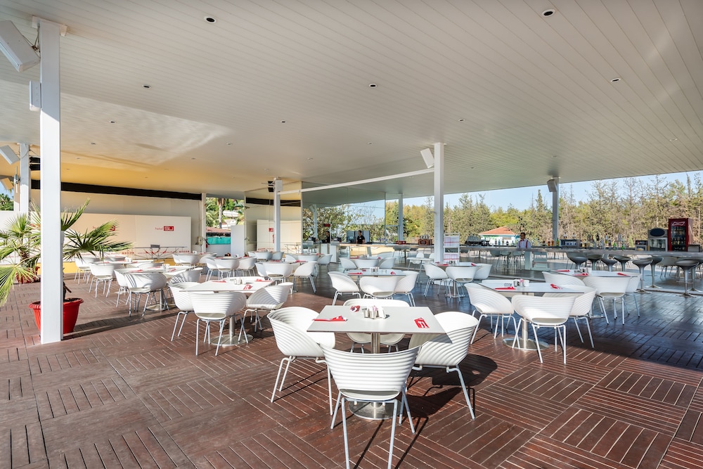 Hotel SU & Aqualand — Restaurant & bars in Antalya