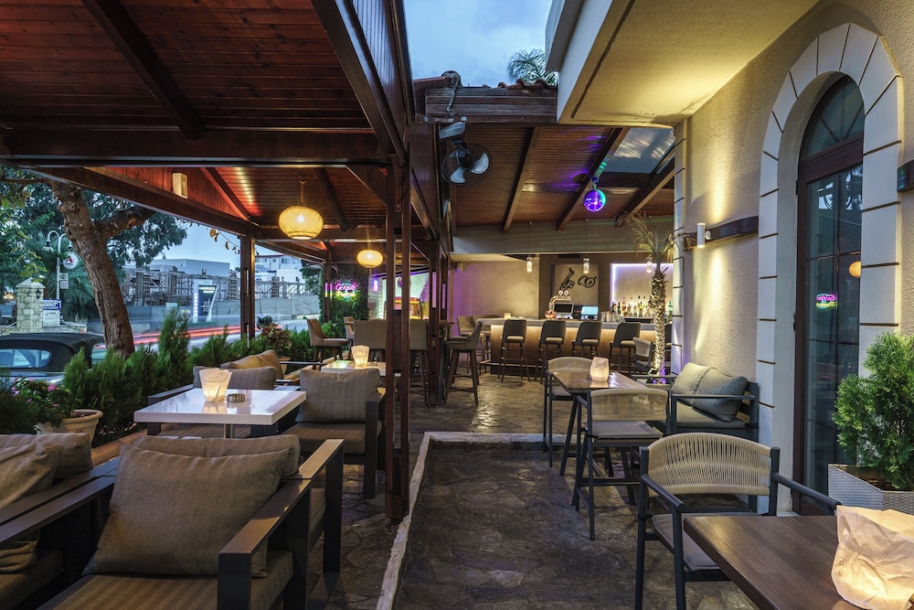 Axos Hotel — Restaurant & bars in Rethymnon