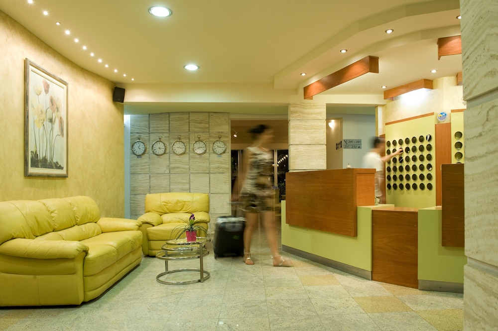 Axos Hotel — Hotel building in Rethymnon