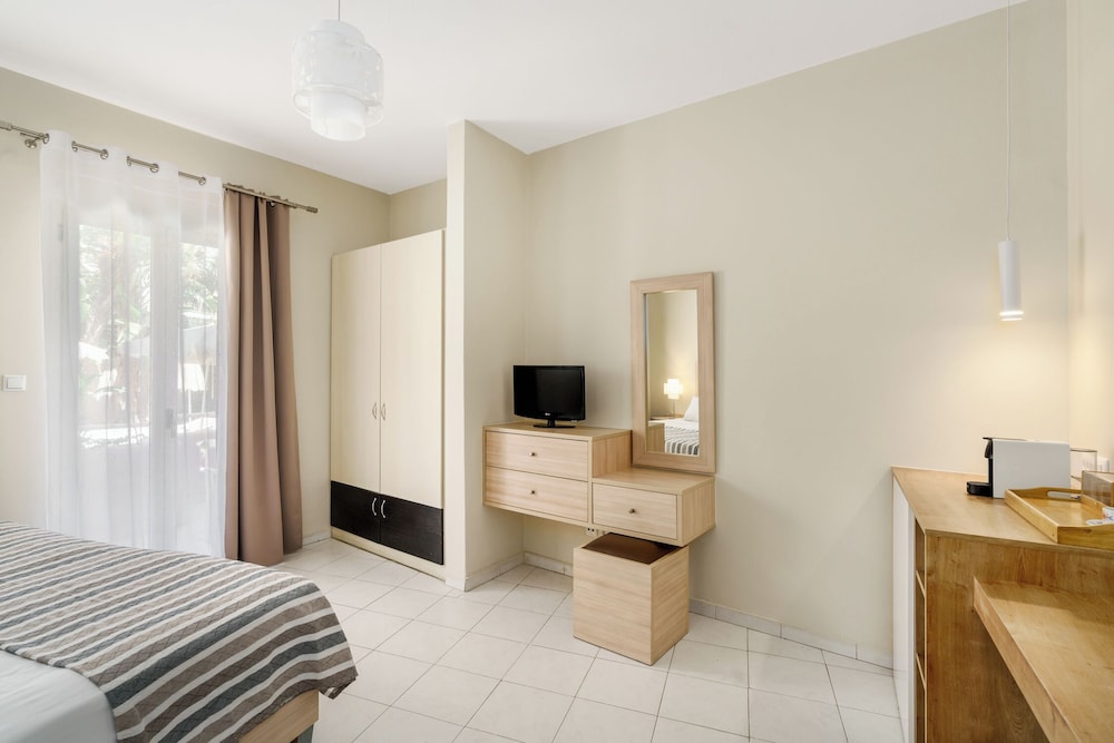 Axos Hotel — Hotel rooms in Rethymnon