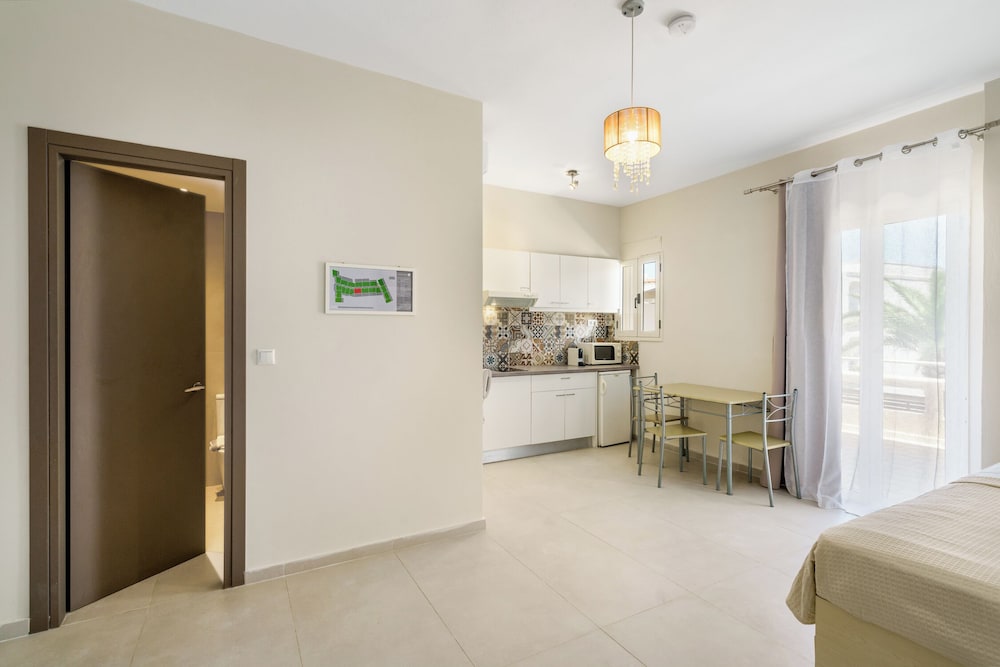 Axos Hotel — Hotel rooms in Rethymnon