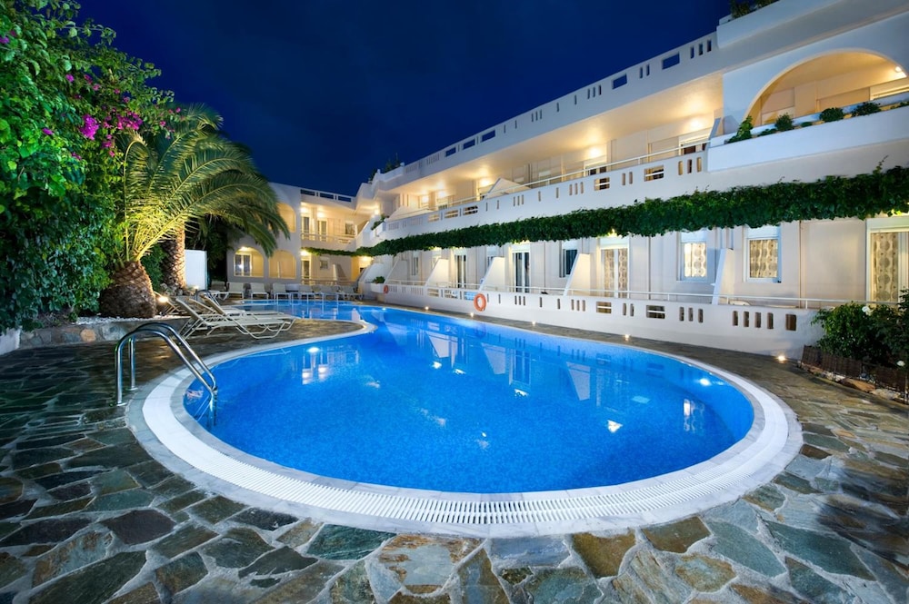 Axos Hotel — Swimming pool in Rethymnon
