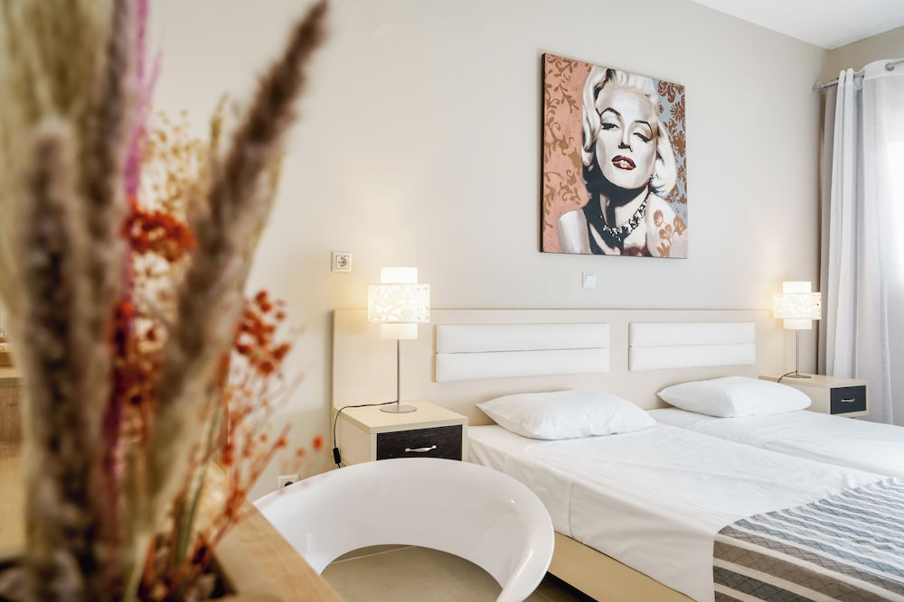 Axos Hotel — Hotel rooms in Rethymnon