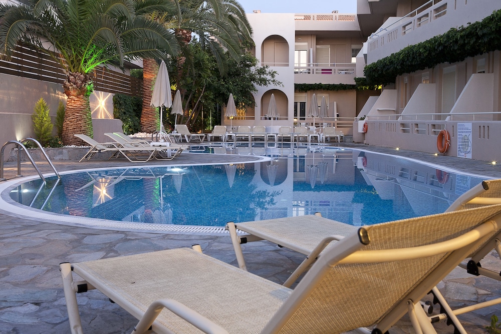 Axos Hotel — Swimming pool in Rethymnon