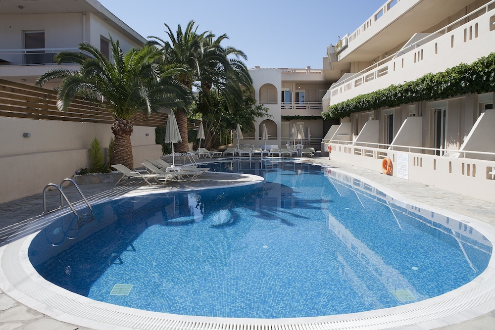 Axos Hotel — Swimming pool in Rethymnon