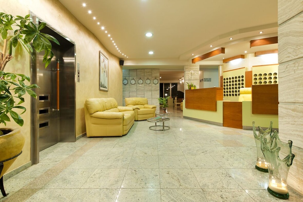 Axos Hotel — Hotel building in Rethymnon