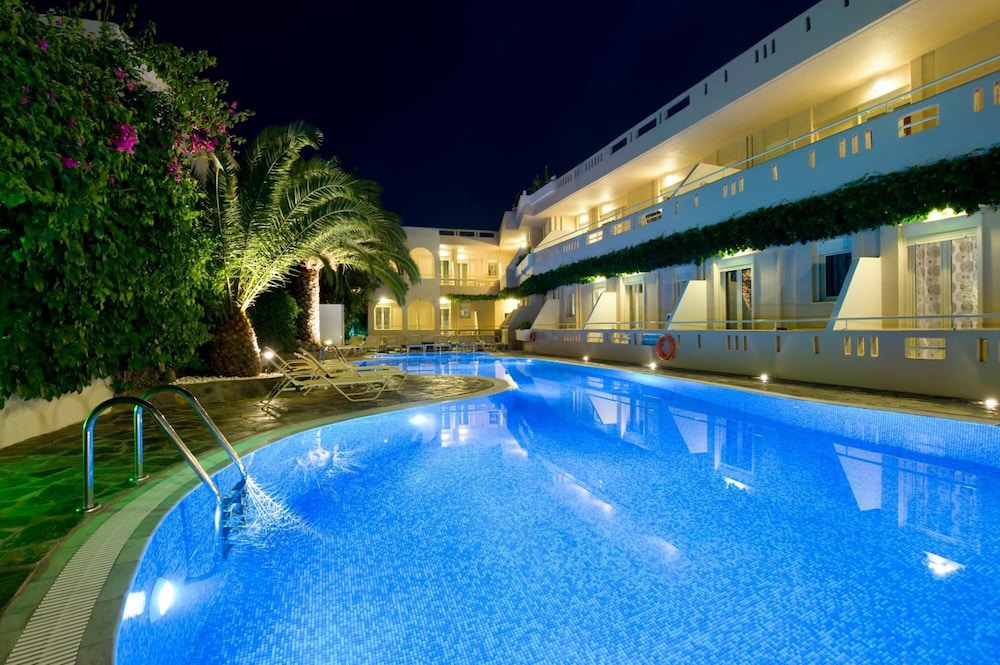 Axos Hotel — Swimming pool in Rethymnon