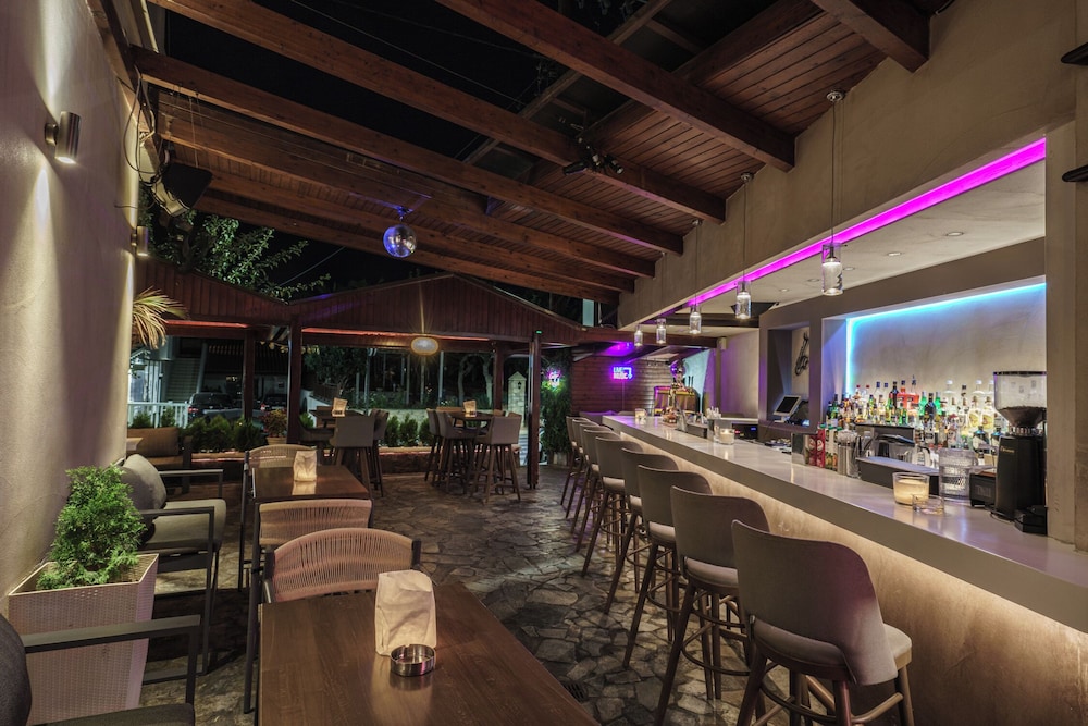 Axos Hotel — Restaurant & bars in Rethymnon