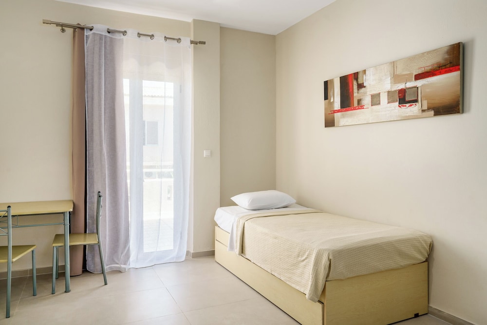 Axos Hotel — Hotel rooms in Rethymnon