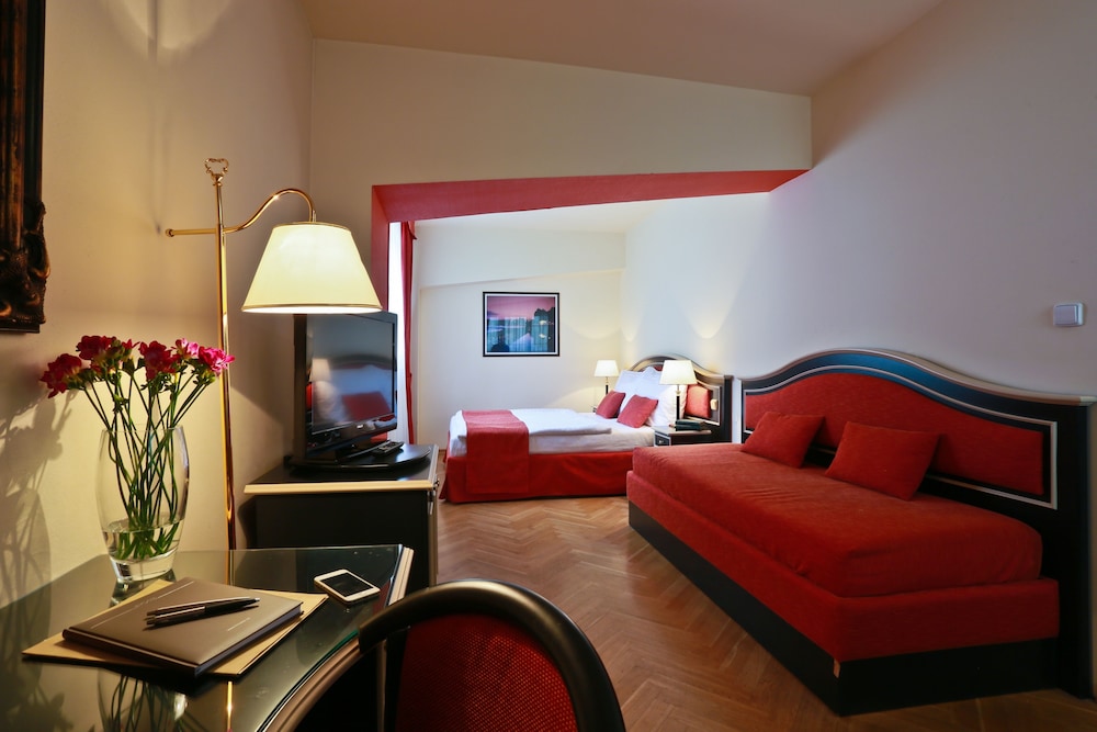 Hotel Elysee — Hotel rooms in Prague, Prague