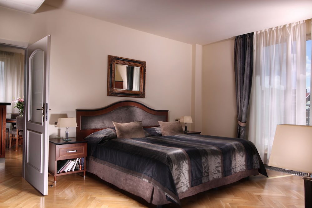 Hotel Elysee — Hotel rooms in Prague, Prague