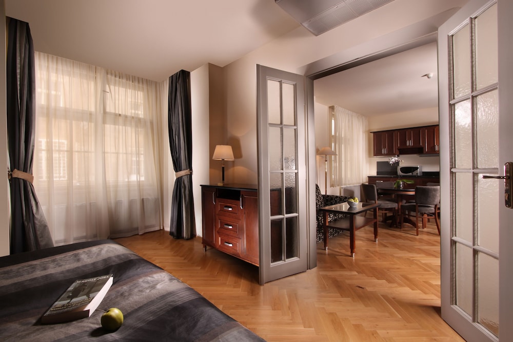 Hotel Elysee — Hotel rooms in Prague, Prague