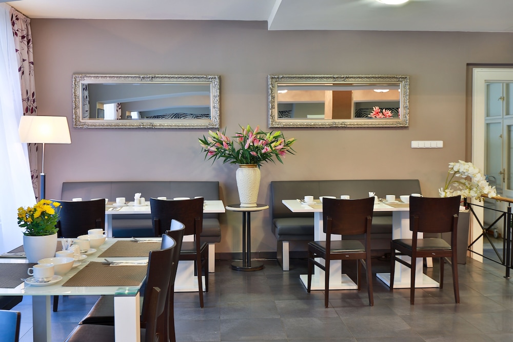 Hotel Elysee — Restaurant & bars in Prague, Prague