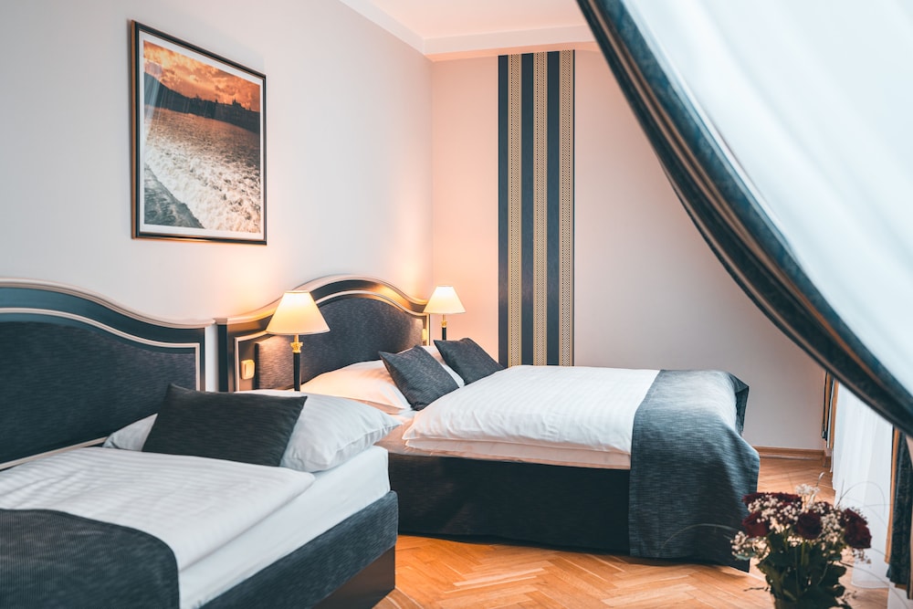 Hotel Elysee — Hotel rooms in Prague, Prague