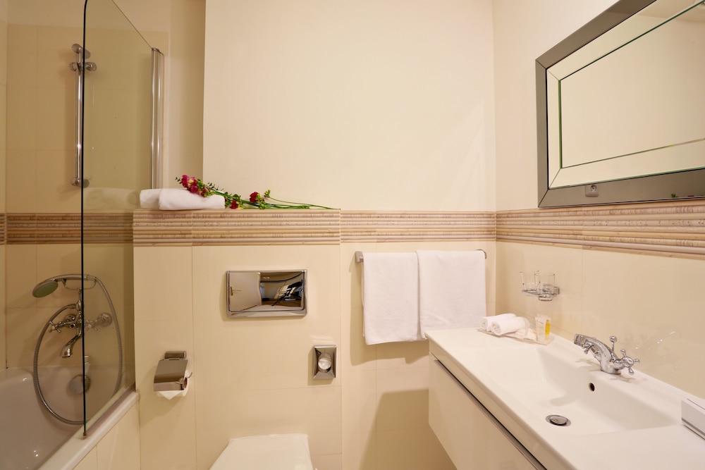 Hotel Elysee — Hotel rooms in Prague, Prague