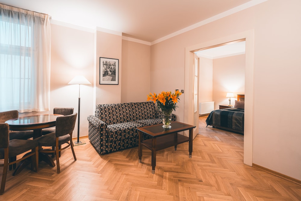 Hotel Elysee — Hotel rooms in Prague, Prague