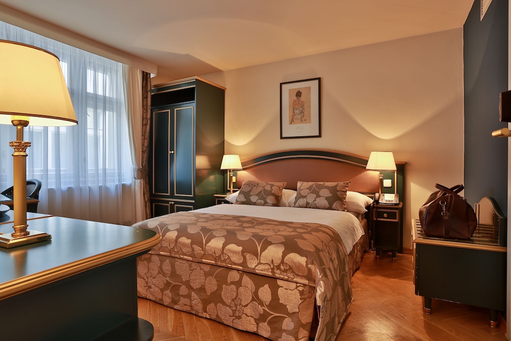Hotel Elysee — Hotel rooms in Prague, Prague
